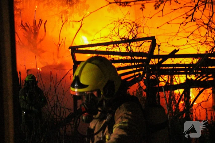 Brandweer ingezet voor uitslaande brand in tuinhuis