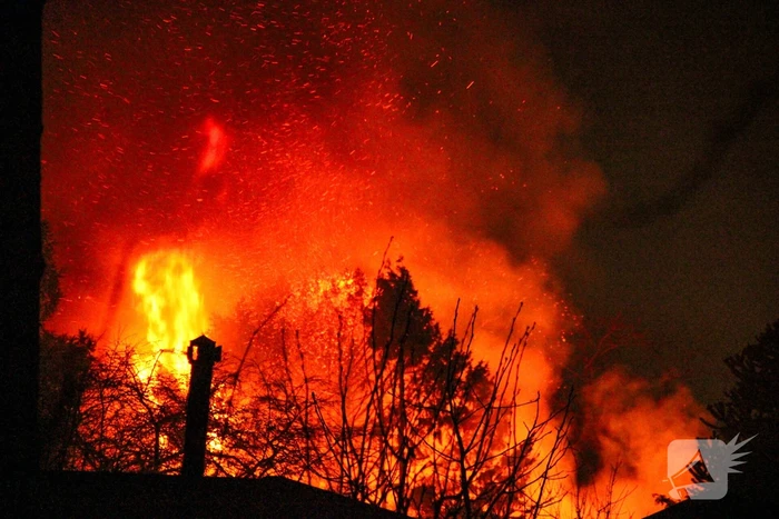 Brandweer ingezet voor uitslaande brand in tuinhuis