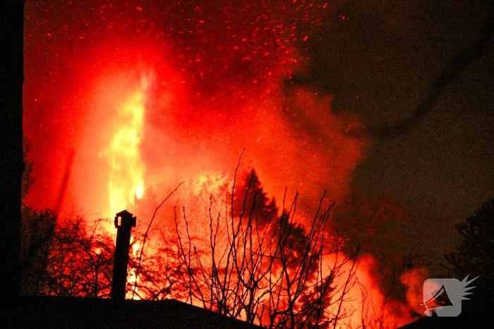 Brandweer ingezet voor uitslaande brand in tuinhuis