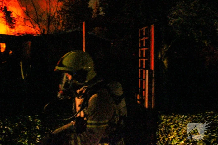 Brandweer ingezet voor uitslaande brand in tuinhuis