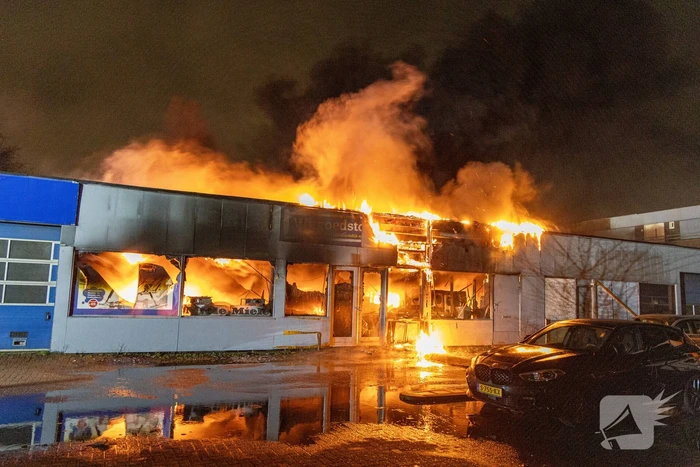 Zeer grote brand in Haarlemse winkel