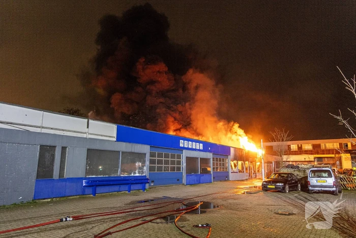 Zeer grote brand in Haarlemse winkel