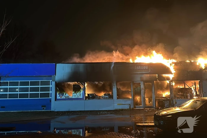 Zeer grote brand in Haarlemse winkel