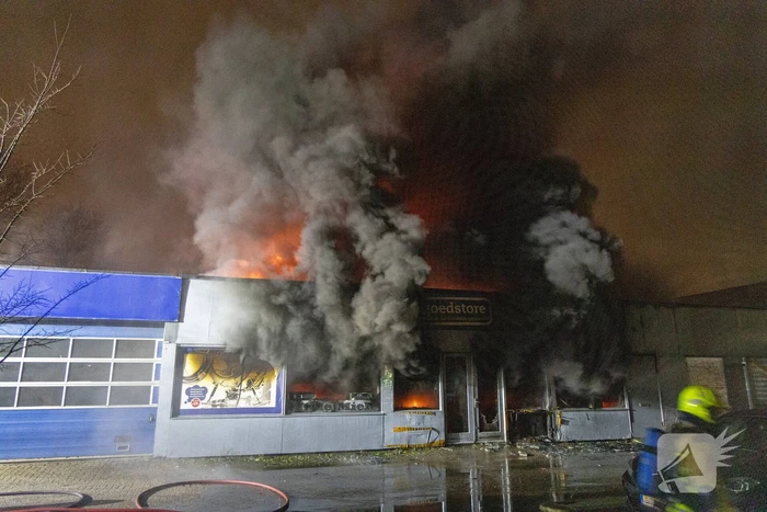 Zeer grote brand in Haarlemse winkel
