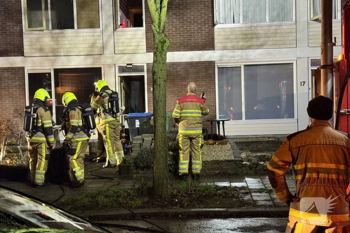Veel rookontwikkeling bij brand op zolder