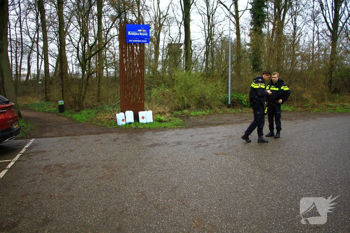 Verdacht materiaal gevonden in bosgebied