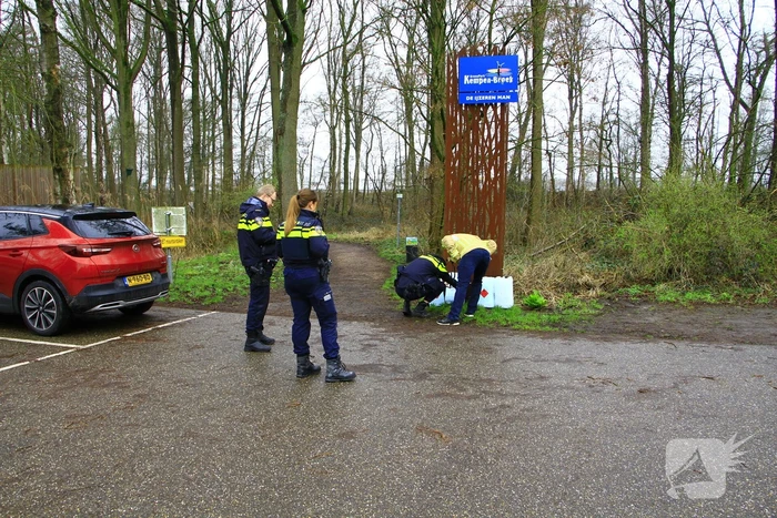 Verdacht materiaal gevonden in bosgebied