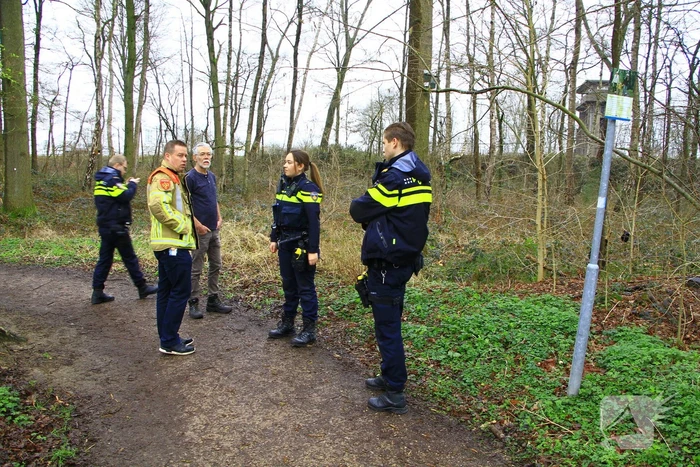 Verdacht materiaal gevonden in bosgebied