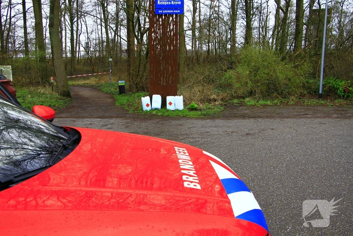 Verdacht materiaal gevonden in bosgebied