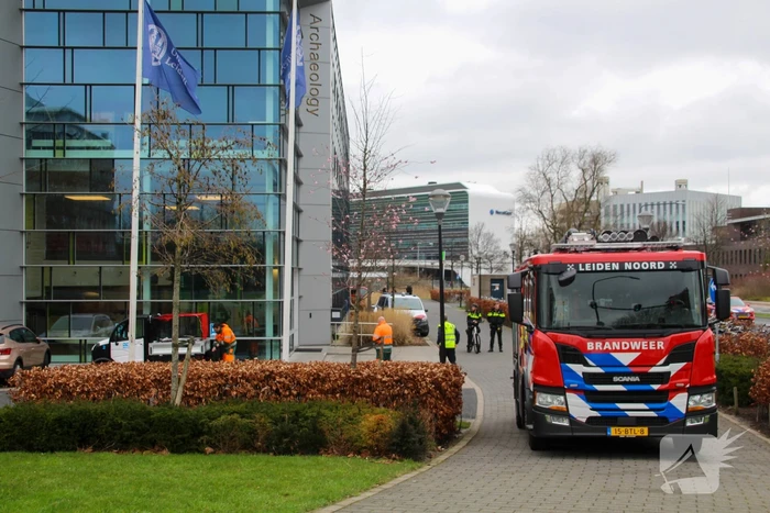 Veel hulpdiensten naar lekkage Universiteit Leiden