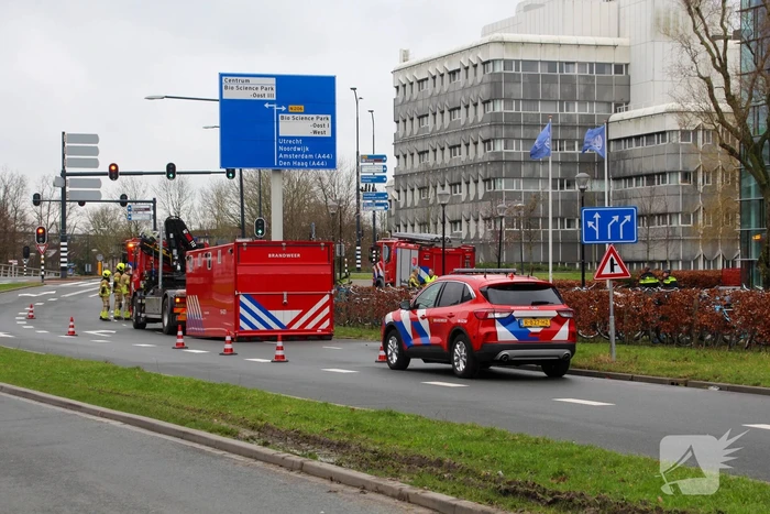 Veel hulpdiensten naar lekkage Universiteit Leiden