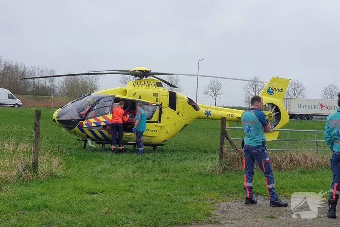 Traumahelikopter landt voor noodsituatie