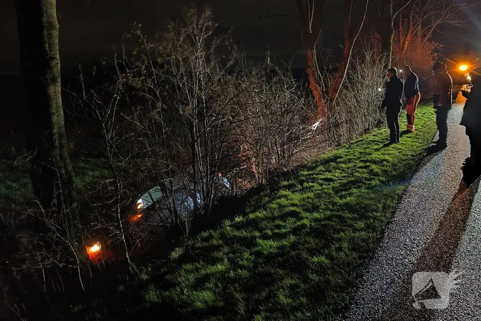 Auto belandt in sloot bij eenzijdig ongeval
