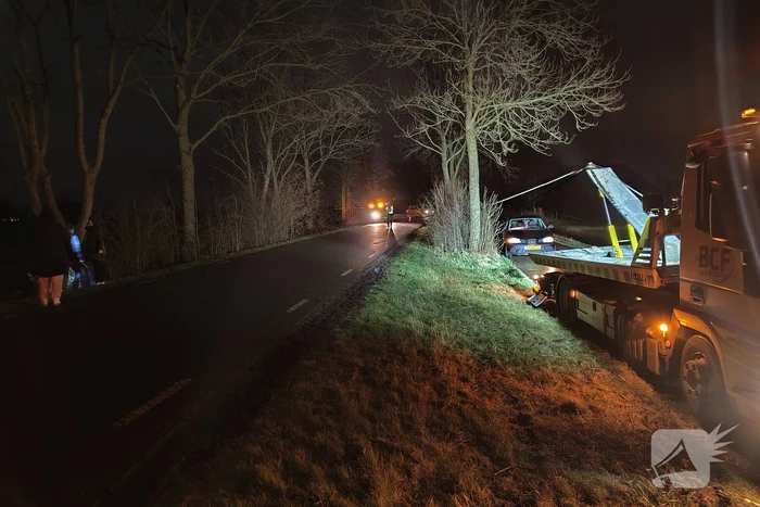 Auto belandt in sloot bij eenzijdig ongeval