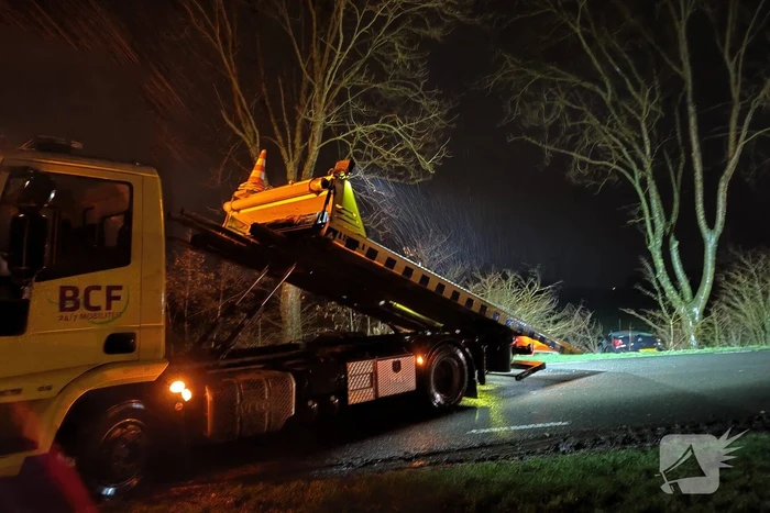 Auto belandt in sloot bij eenzijdig ongeval