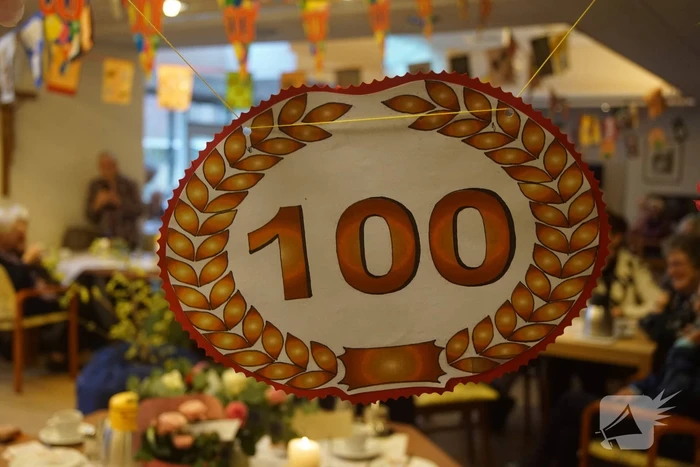 Burgemeester op bezoek bij 100-jarige Zuster Sybilla