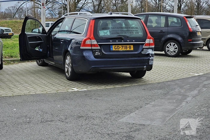 Schade na botsing tussen personenauto's