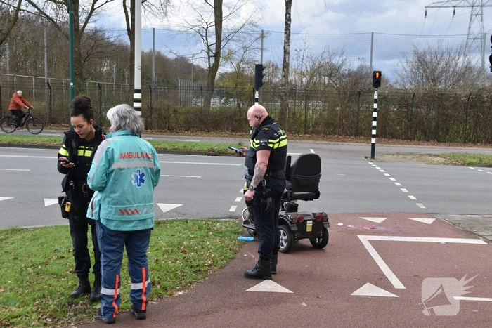 Persoon gewond na val met scootmobiel