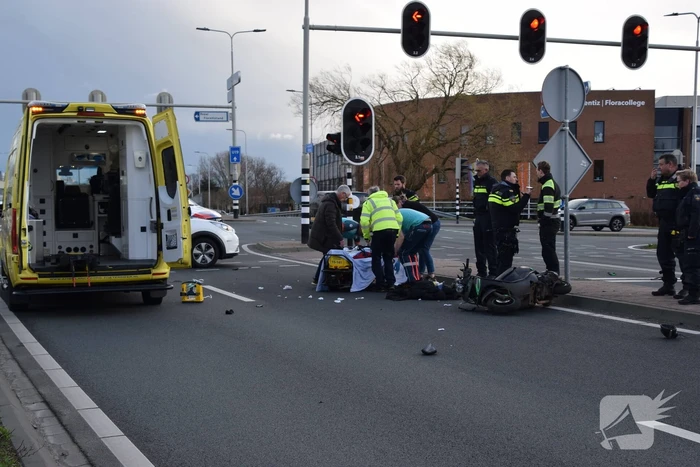 Scooterrijder gewond bij botsing met automobilist