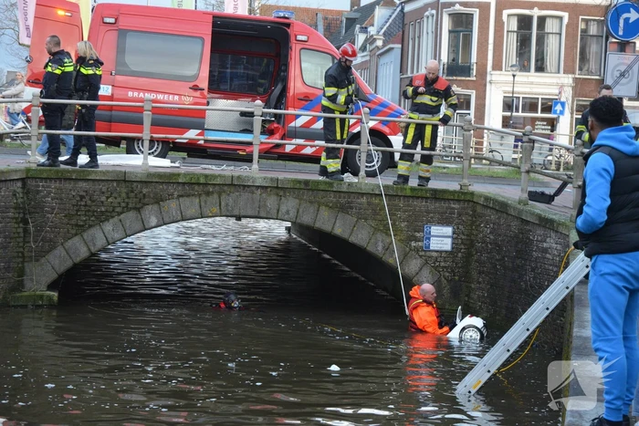 Grote inzet van hulpdiensten door speelgoed auto in het water