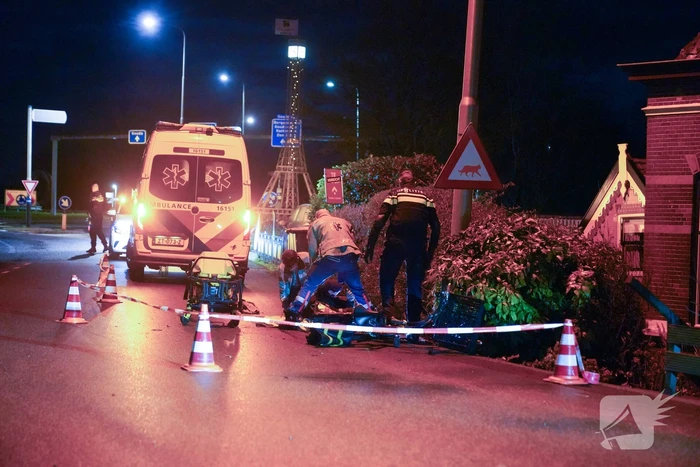 Automobilist rijdt door na aanrijding met fietsers
