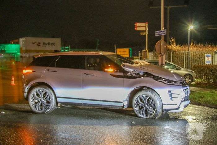 Range Rover zwaar beschadigd bij eenzijdig ongeval