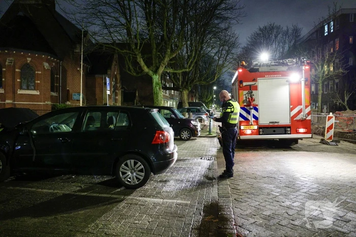 Geparkeerde auto vat vlam na eerder ongeval