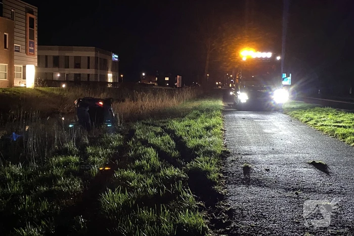 Automobilist raakt van de weg