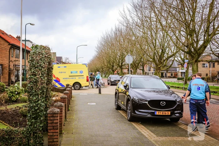 Auto en fietser botsen