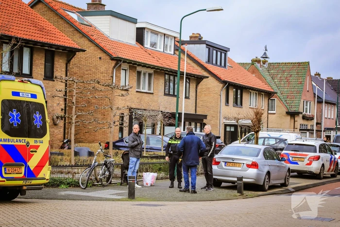 Auto en fietser botsen
