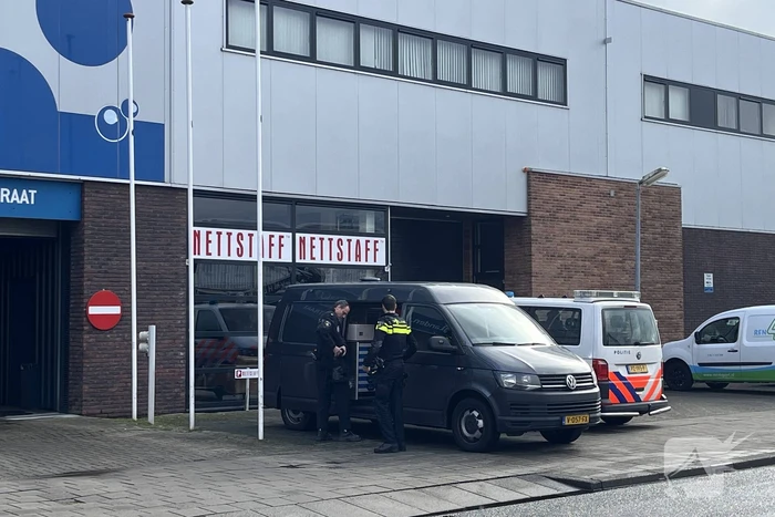 Grondstoffen voor de drugsproductie aangetroffen in bedrijfspand
