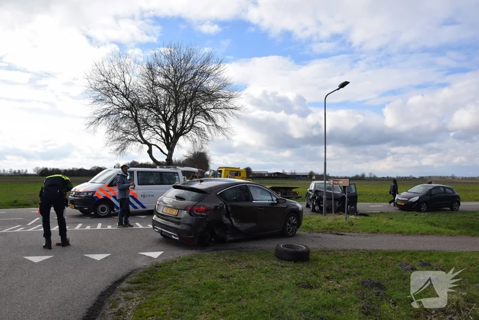 Dronken bestuurder zorgt voor grote schade op kruising