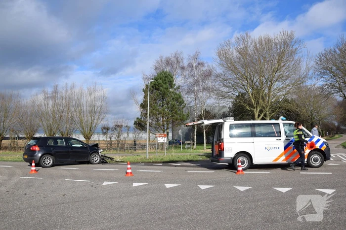 Dronken bestuurder zorgt voor grote schade op kruising