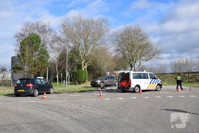 Dronken bestuurder zorgt voor grote schade op kruising