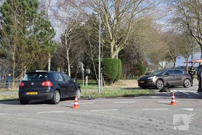 Dronken bestuurder zorgt voor grote schade op kruising