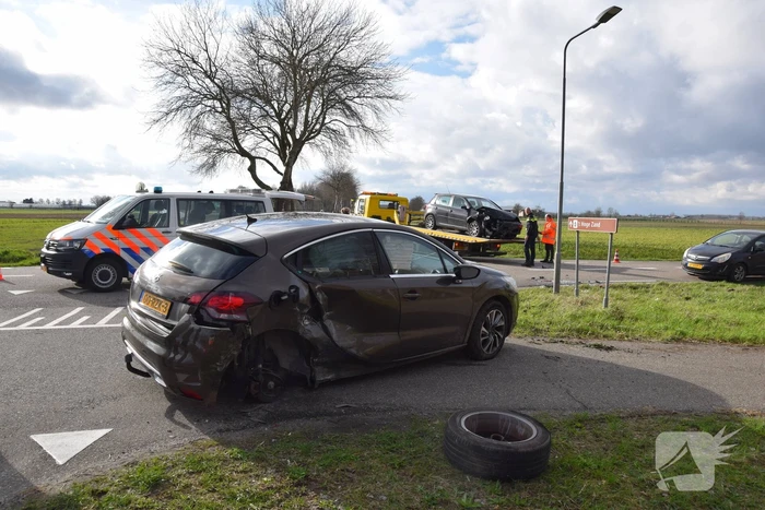Dronken bestuurder zorgt voor grote schade op kruising