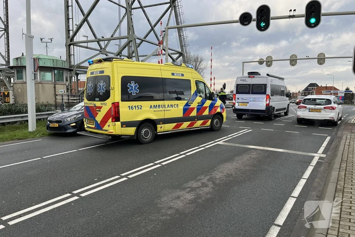 Motorrijder gewond bij botsing met auto op kruising