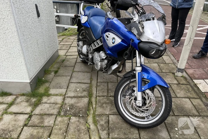 Motorrijder gewond bij botsing met auto op kruising