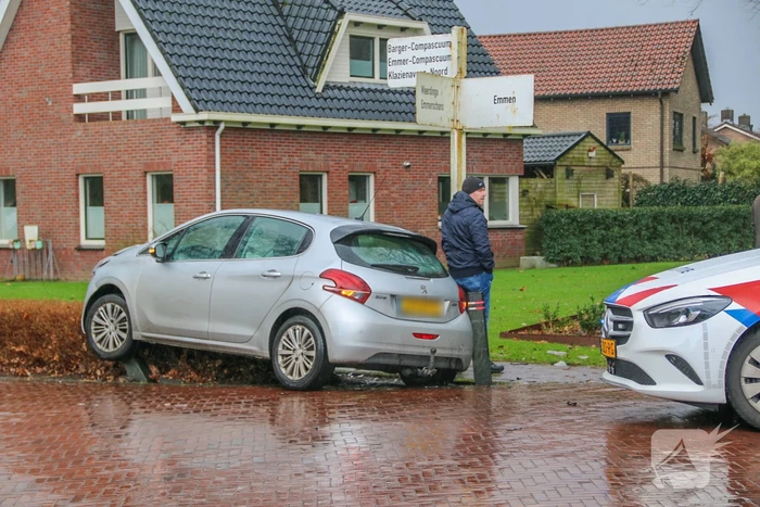 Auto's zwaar beschadigd na botsing op kruising