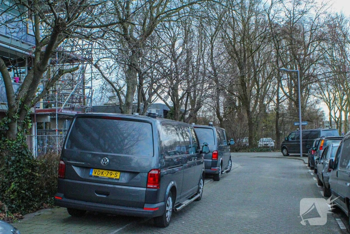 Onderzoek in flatwoning na aantreffen overledene