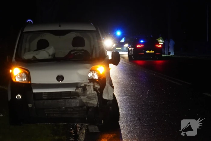 Bestelbussen flink beschadigd bij ongeval