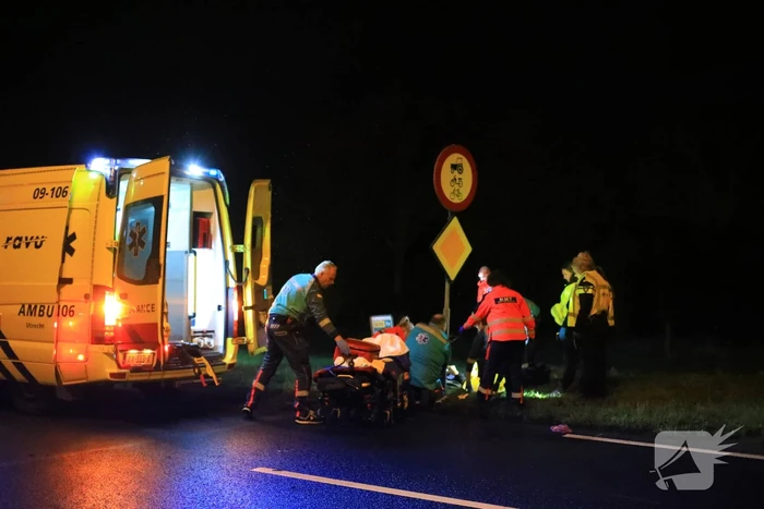 Zwaargewonde bij aanrijding tussen auto en fietser