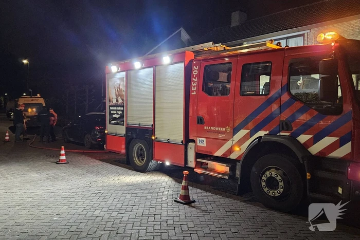 Politie ruimt hennepkwekerij uit woning