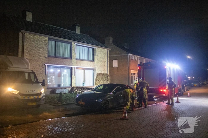 Politie ruimt hennepkwekerij uit woning