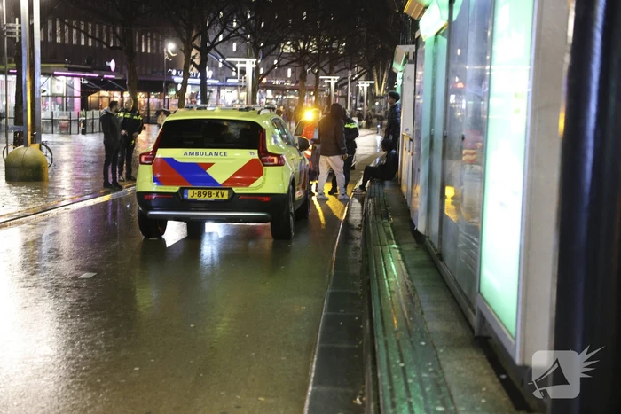 Gewonde na botsing met fietser, onrust tussen jongeren