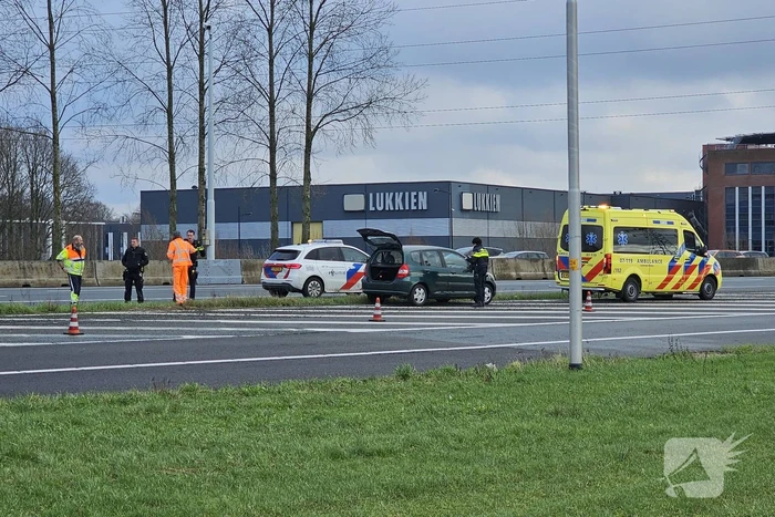 Bestuurster verliest macht over het stuur en raakt gewond