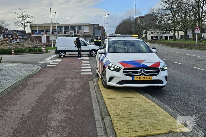 Fietser en bestuurder in botsing bij oversteekplaats