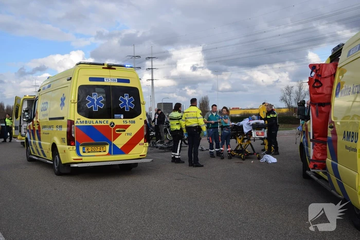 Meerdere gewonden bij ongeval tussen motorrijder en personen op tandem