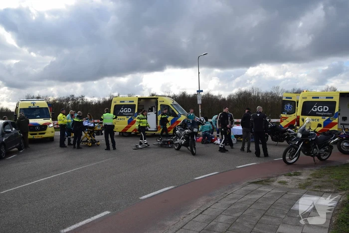 Meerdere gewonden bij ongeval tussen motorrijder en personen op tandem