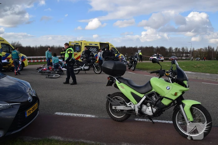 Meerdere gewonden bij ongeval tussen motorrijder en personen op tandem